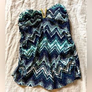 Liz Lange maternity medium swim tankini top